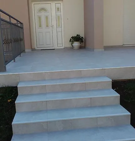 A&o 3* Μόσταρ