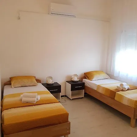 A&o Πανσιόν Μόσταρ