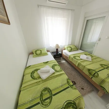 A&o Πανσιόν Μόσταρ